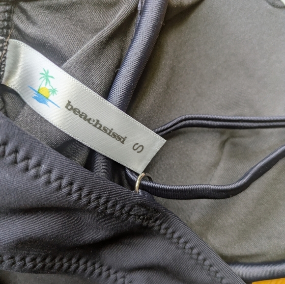 2/$25-NWT Cutout Back & Keyhole Front Black One Piece Size Small Beachsissi - Picture 10 of 10